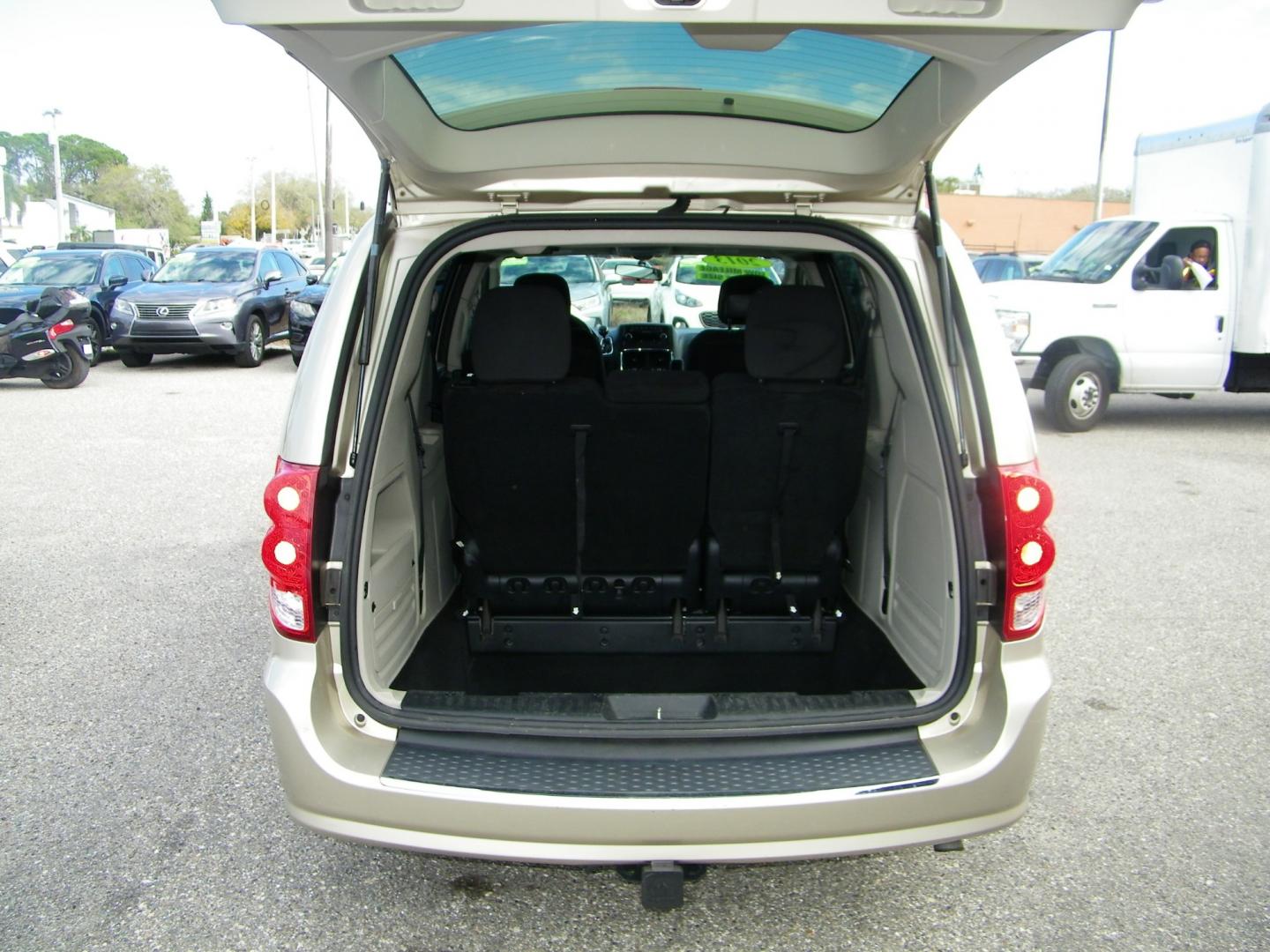 2013 GOLD /Black Dodge Grand Caravan SE (2C4RDGBG3DR) with an 3.6L V6 DOHC 24V engine, Automatic transmission, located at 4000 Bee Ridge Road, Sarasota, FL, 34233, (941) 926-0300, 27.298664, -82.489151 - Photo#15